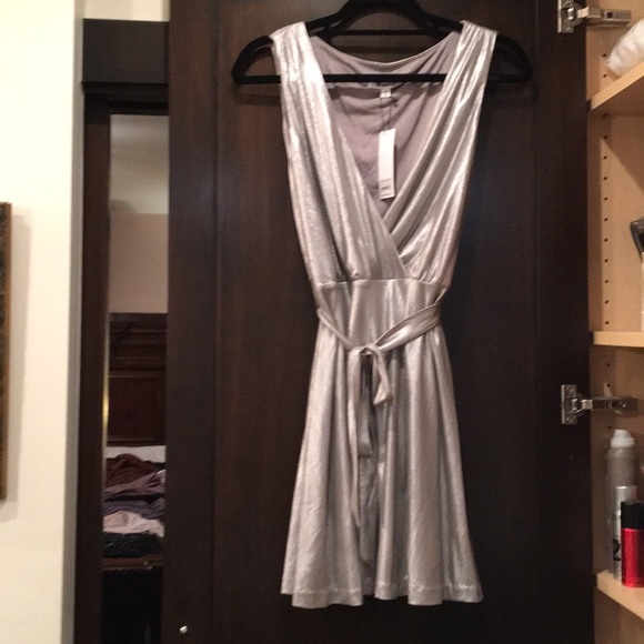 BB Dakota Dresses & Skirts - 🌟HOST PICK🌟Stunning BB DAKOTA silver shimmering dress 👗